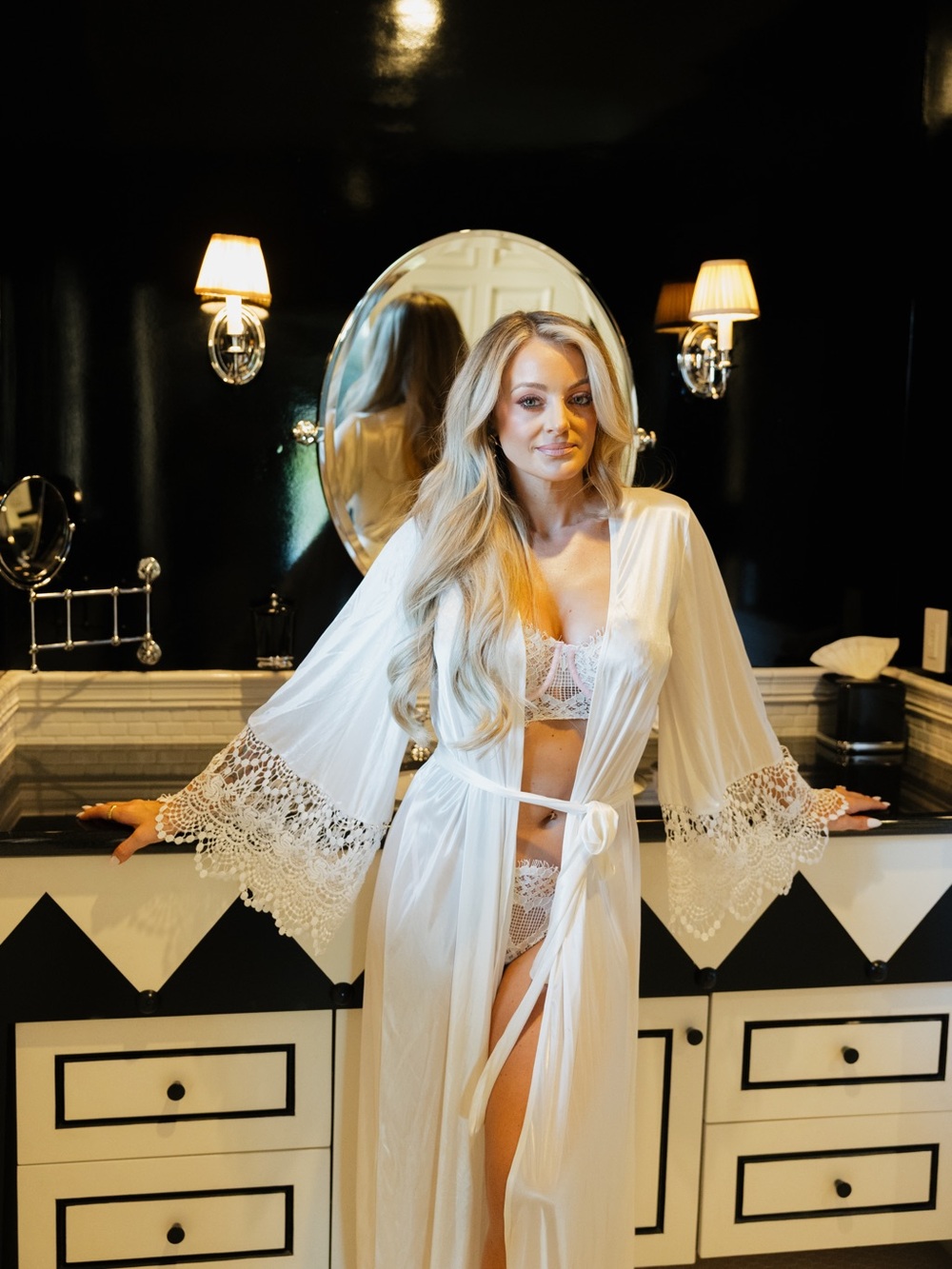 Wedding Robe - Picture 3 of 5